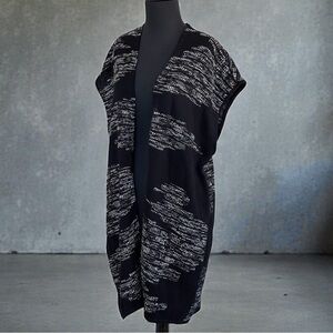 Chico's Black White Sweater Knit Long Cardigan Sz 3 XL/16 Sleeveless Open Front